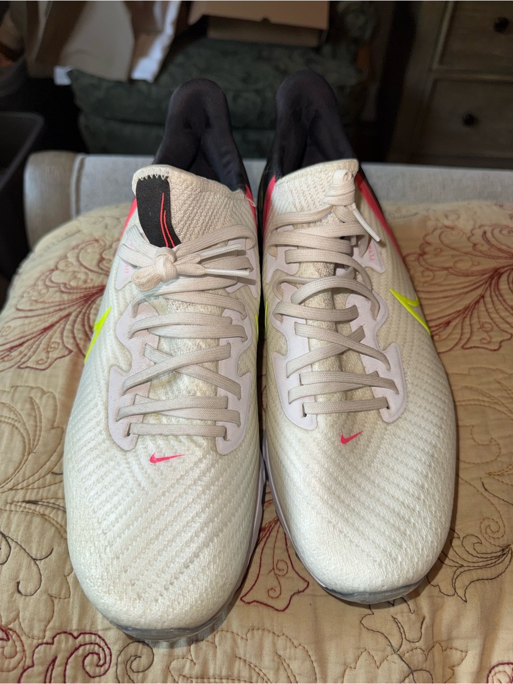 Nike Air Zoom Infinity Tour
White Black Crimson Volt